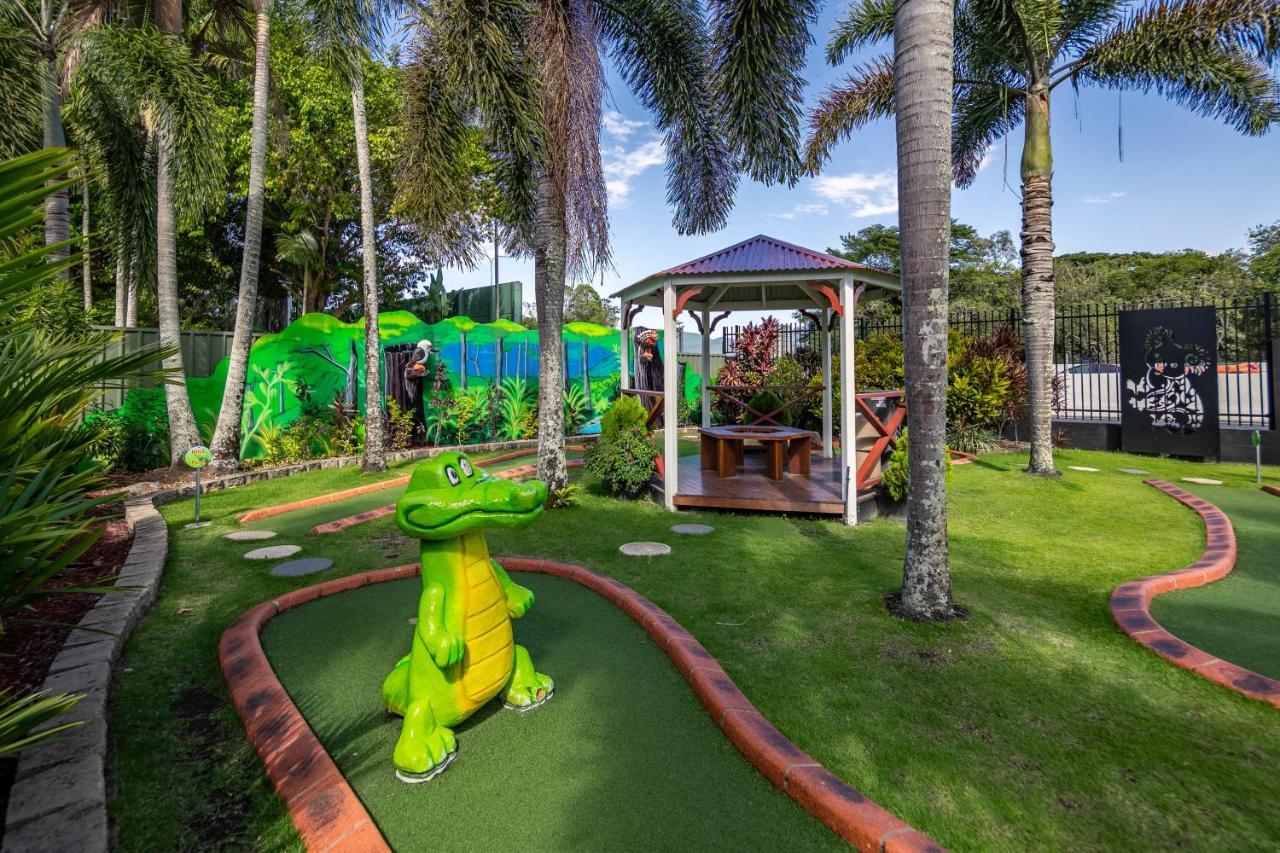 Ingenia Holidays Cairns Coconut المظهر الخارجي الصورة Miniature golf at the resort