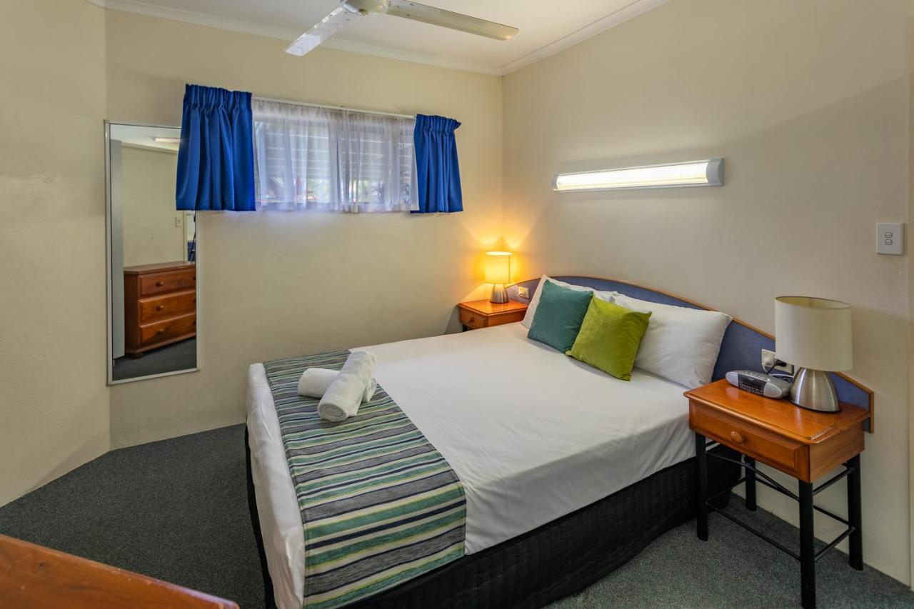 Ingenia Holidays Cairns Coconut المظهر الخارجي الصورة A bedroom at the motel